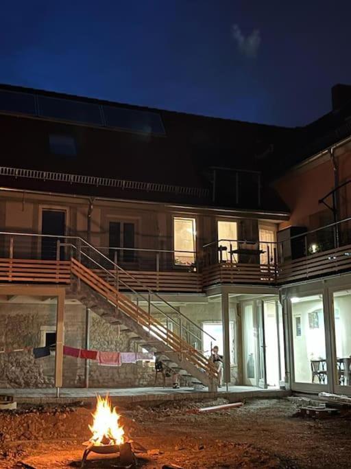 Wohnen Im Dreiseitenhof Mit Galerieschlafzimmer Neudietendorf Luaran gambar